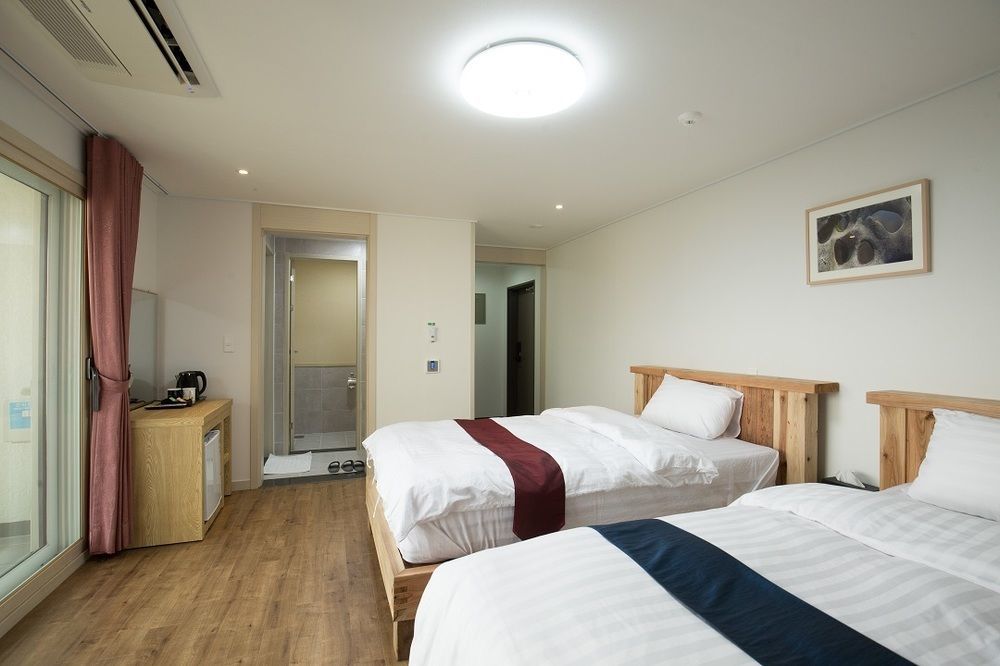Cheonjiyeon Crystal Hotel Seogwipo Eksteriør billede